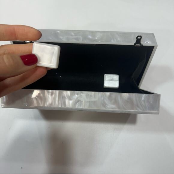 Lovers and Friends Bride Clutch Bag in Ivory Rhinestone - Picture 4 of 9